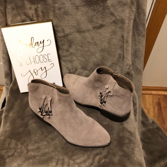 White Mountain Suede Tan Booties Size 9 - Picture 2 of 6